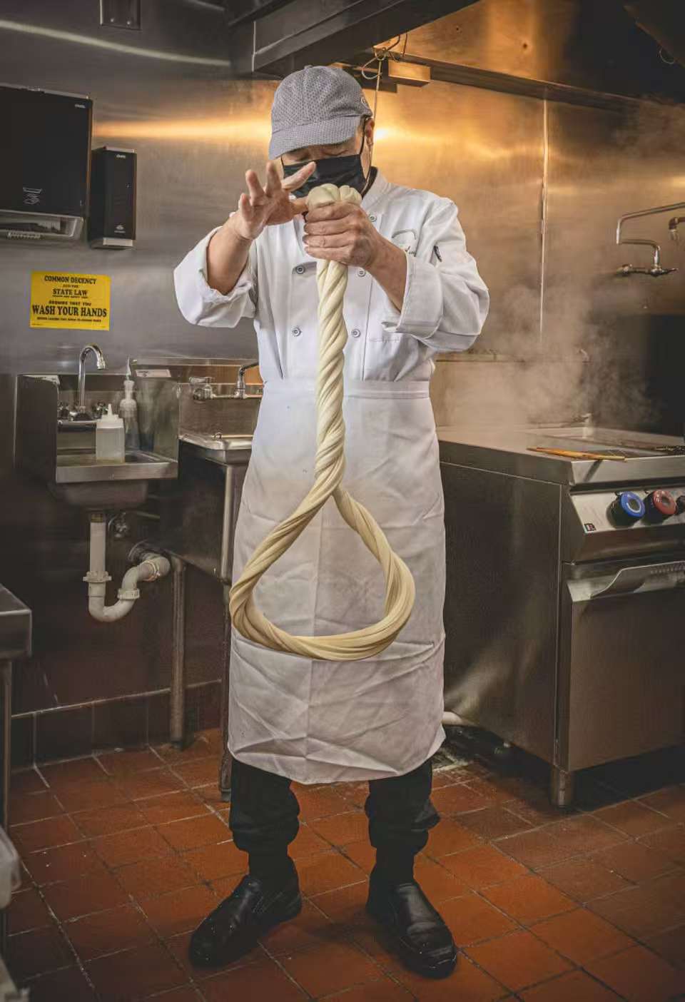 Master pulling noodles by hand